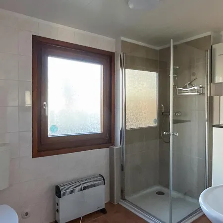 With A Patio 05 بيت للعطل *