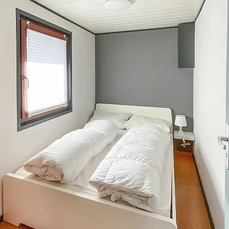 With A Patio 05 بيت للعطل